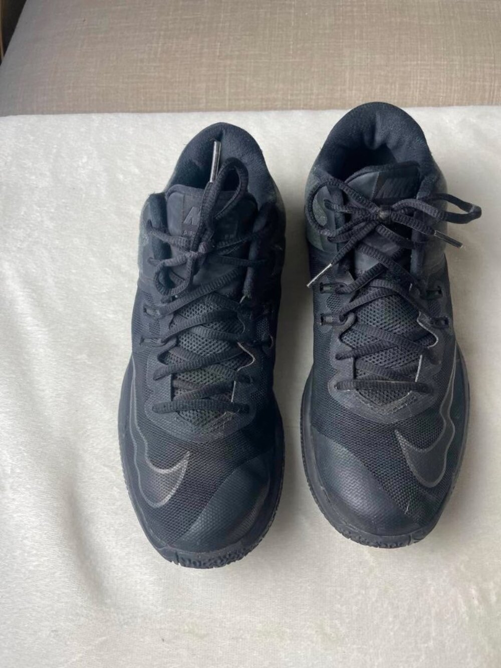 EUC Nike Men's Air Versatile II Black Lace Up Basketball Sneakers Size 10